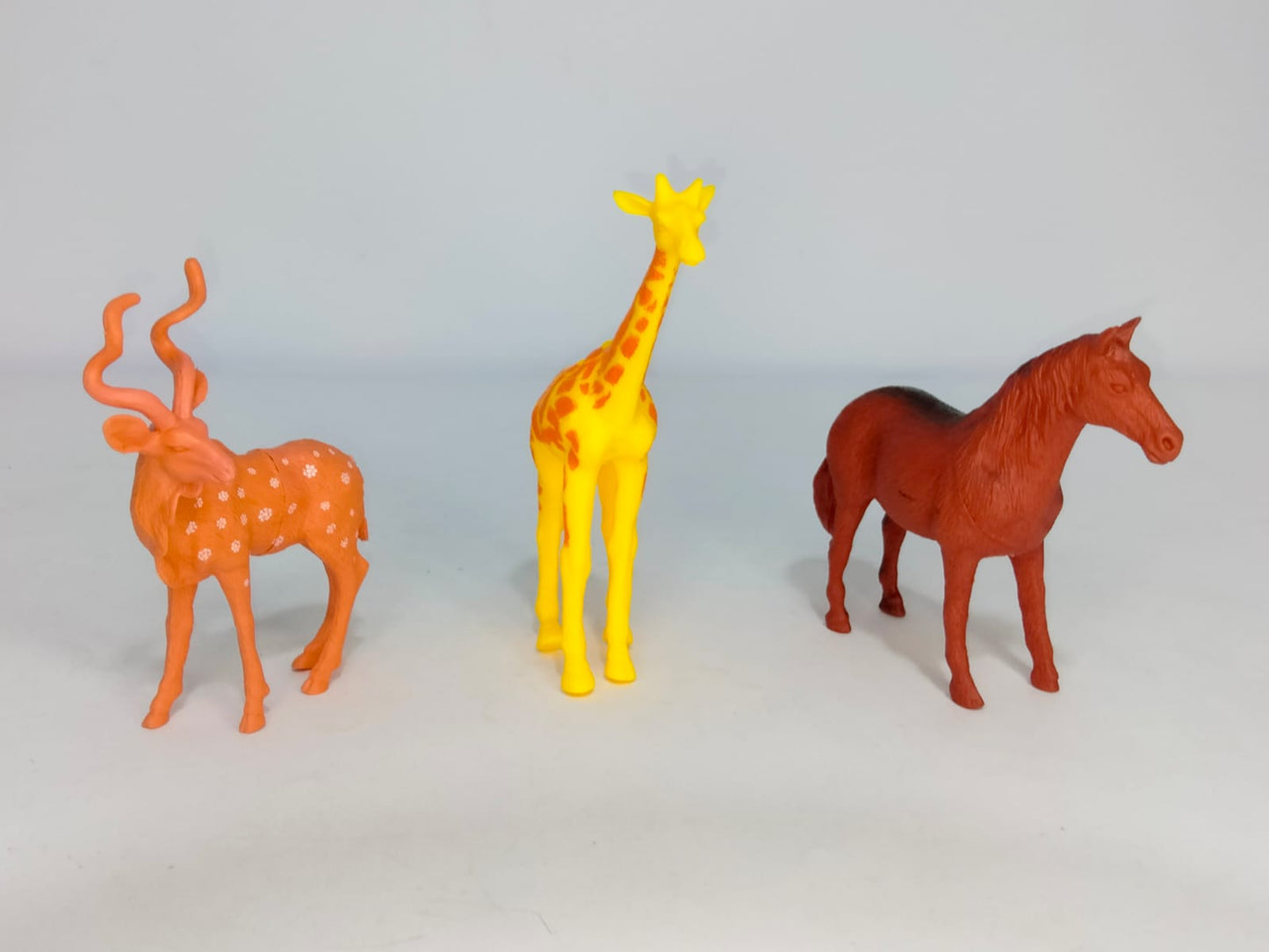 مجسمات حيوانات غابة