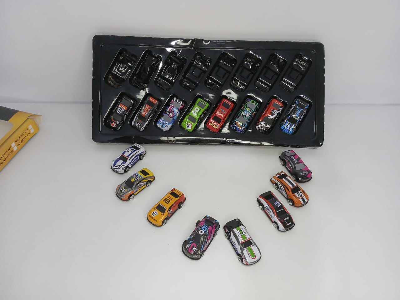 بوكس عربيات 16 قطعة