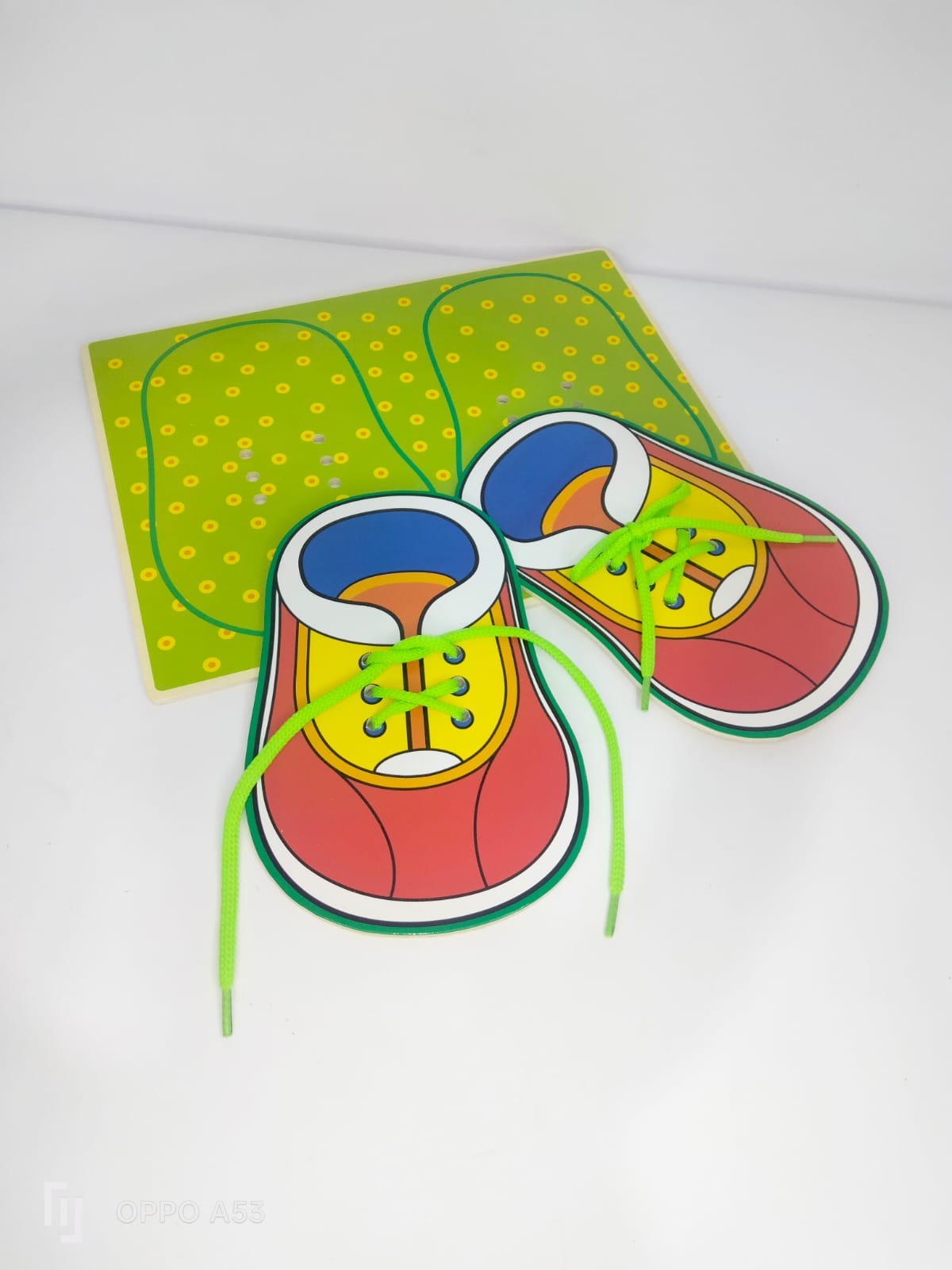 ربط حذاء كبير