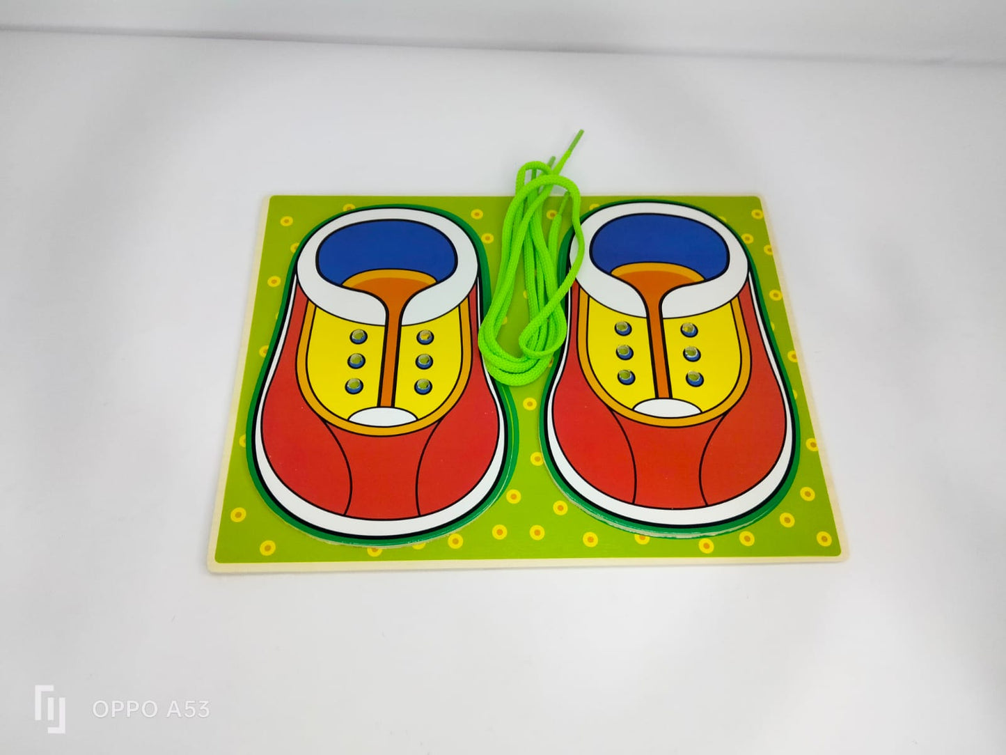 ربط حذاء كبير