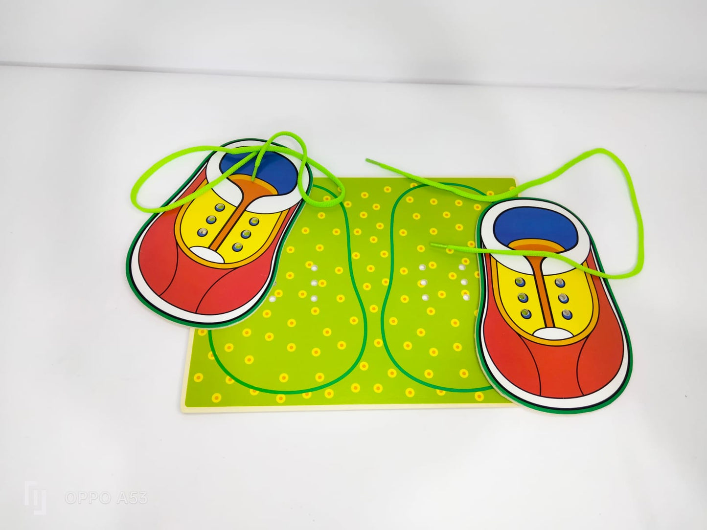 ربط حذاء كبير