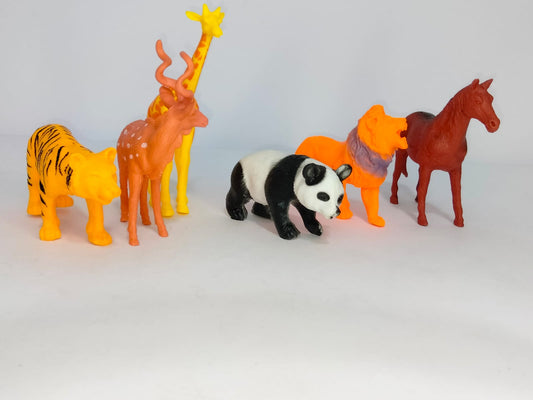 مجسمات حيوانات غابة