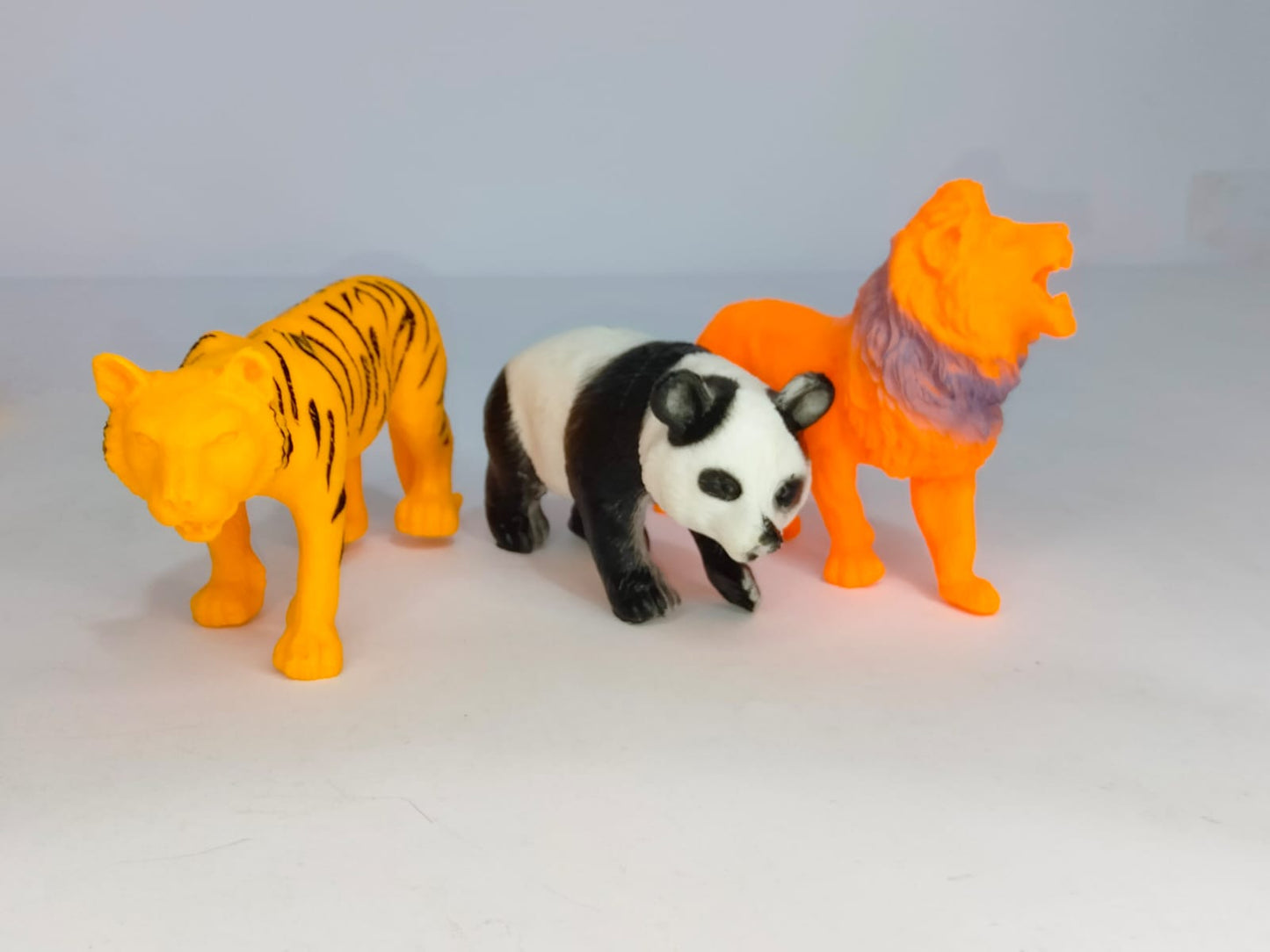 مجسمات حيوانات غابة