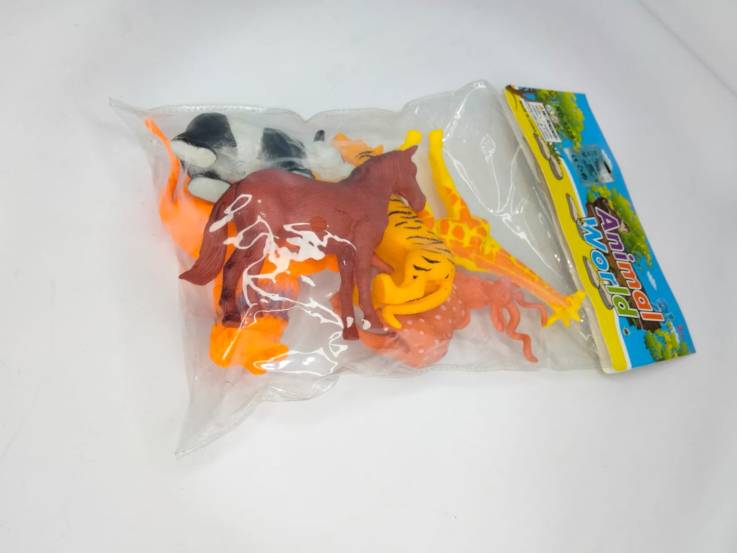 مجسمات حيوانات غابة