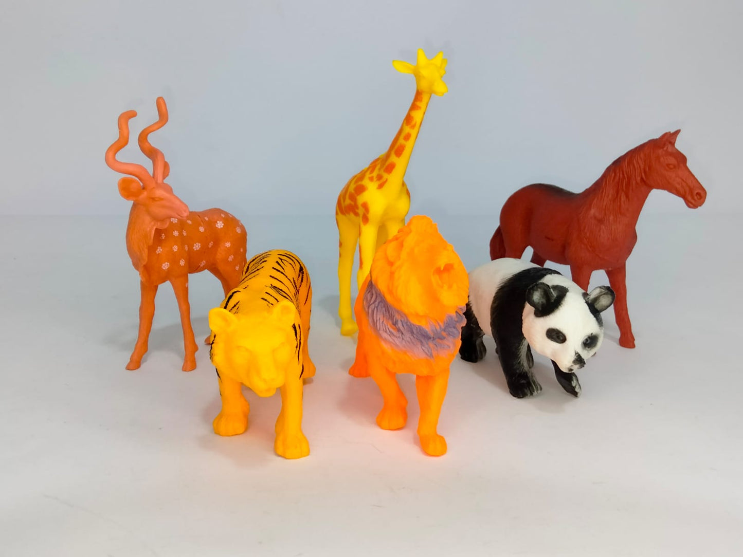 مجسمات حيوانات غابة