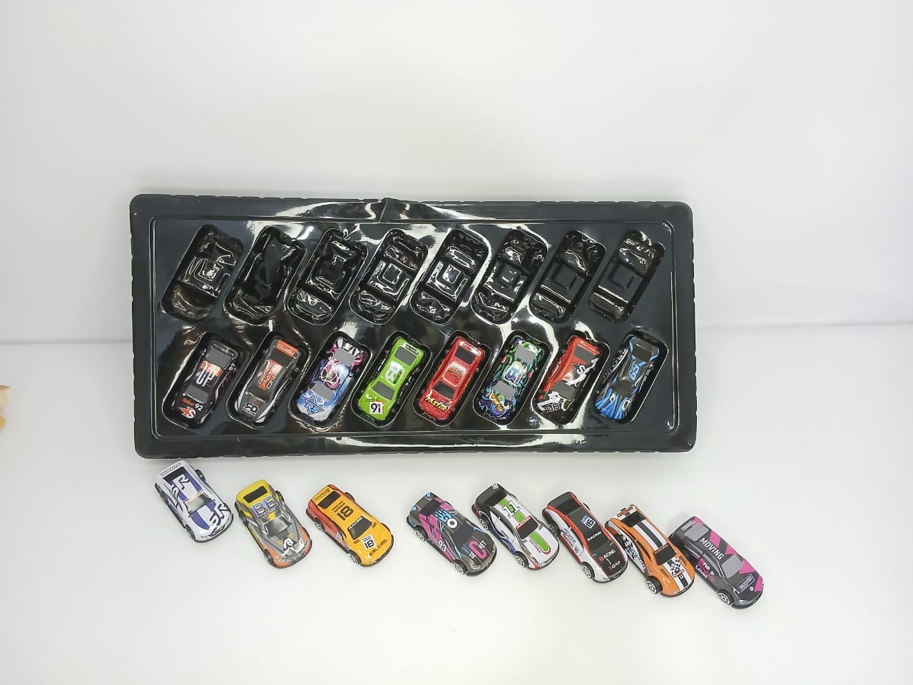 بوكس عربيات 16 قطعة