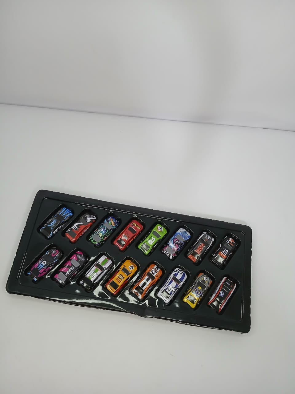 بوكس عربيات 16 قطعة