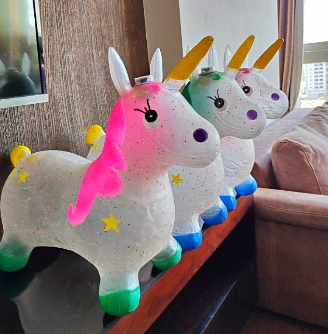 حصان هزاز شفاف اصوات وانوار