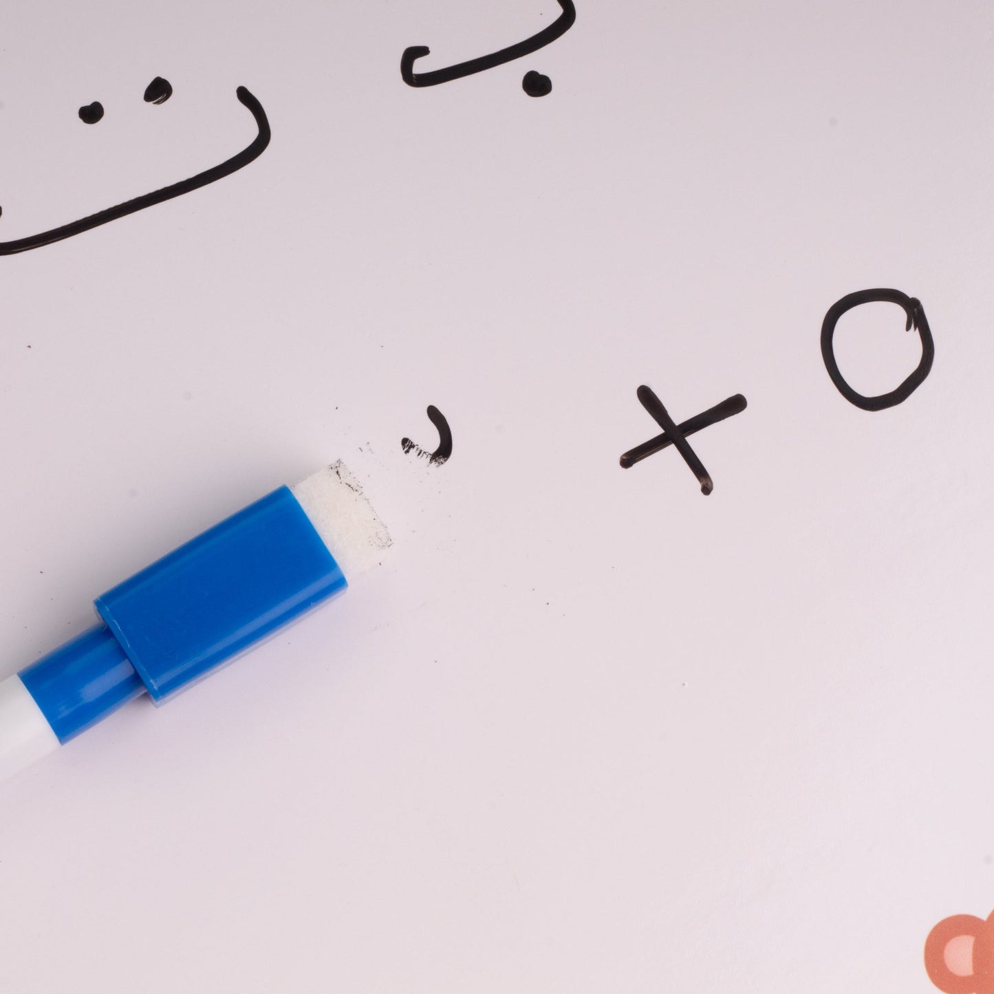 السبورة الناطقة باللغة العربية مع القلم