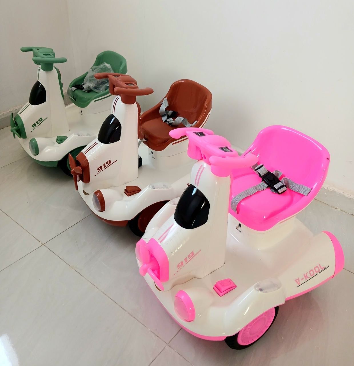 🌸عربية اطفال شكل طياره🌸