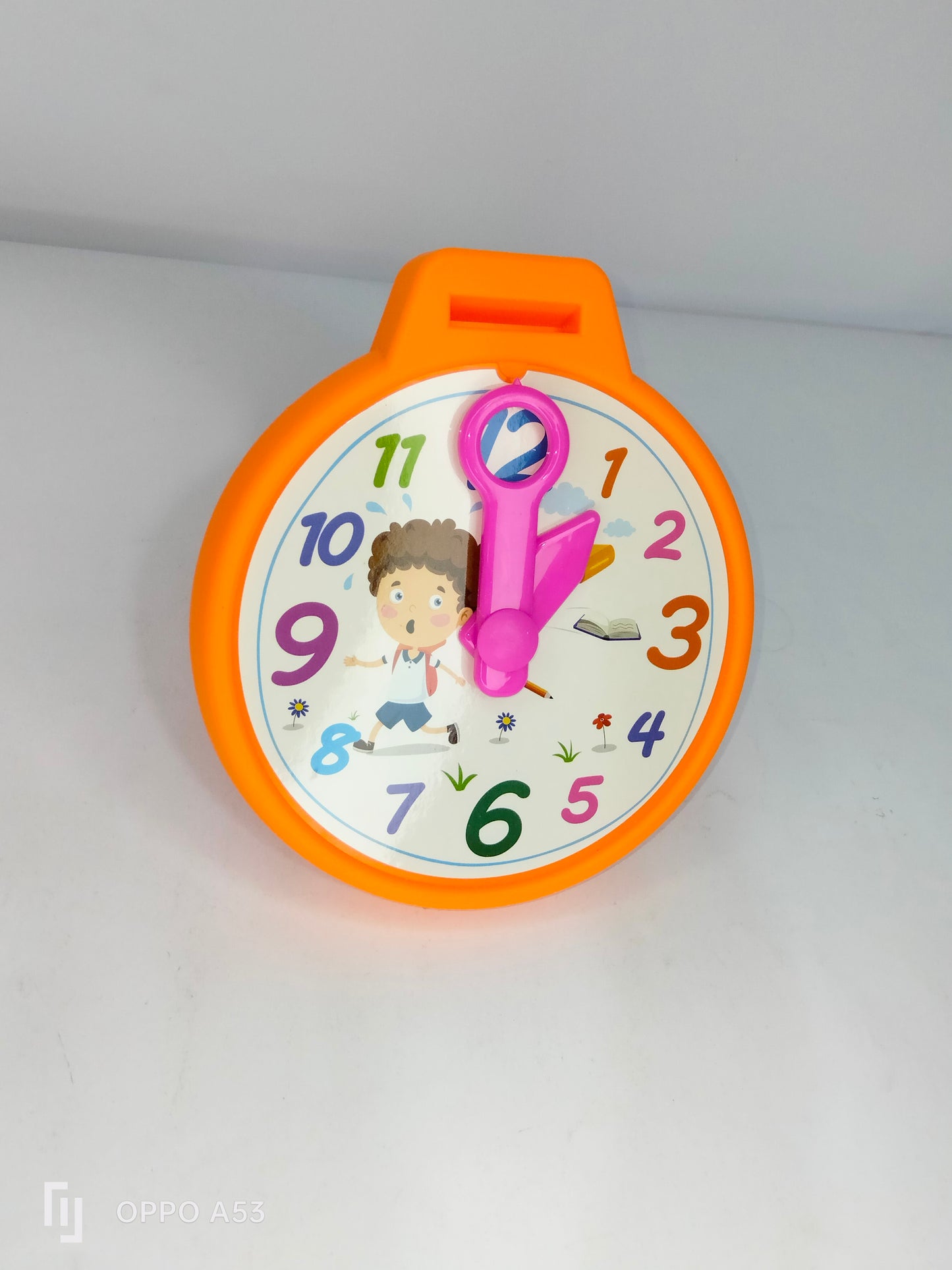 ساعة بلاستيك